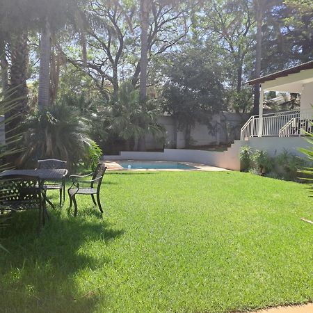 8 On Acacia Guesthouse Bedfordview Dış mekan fotoğraf