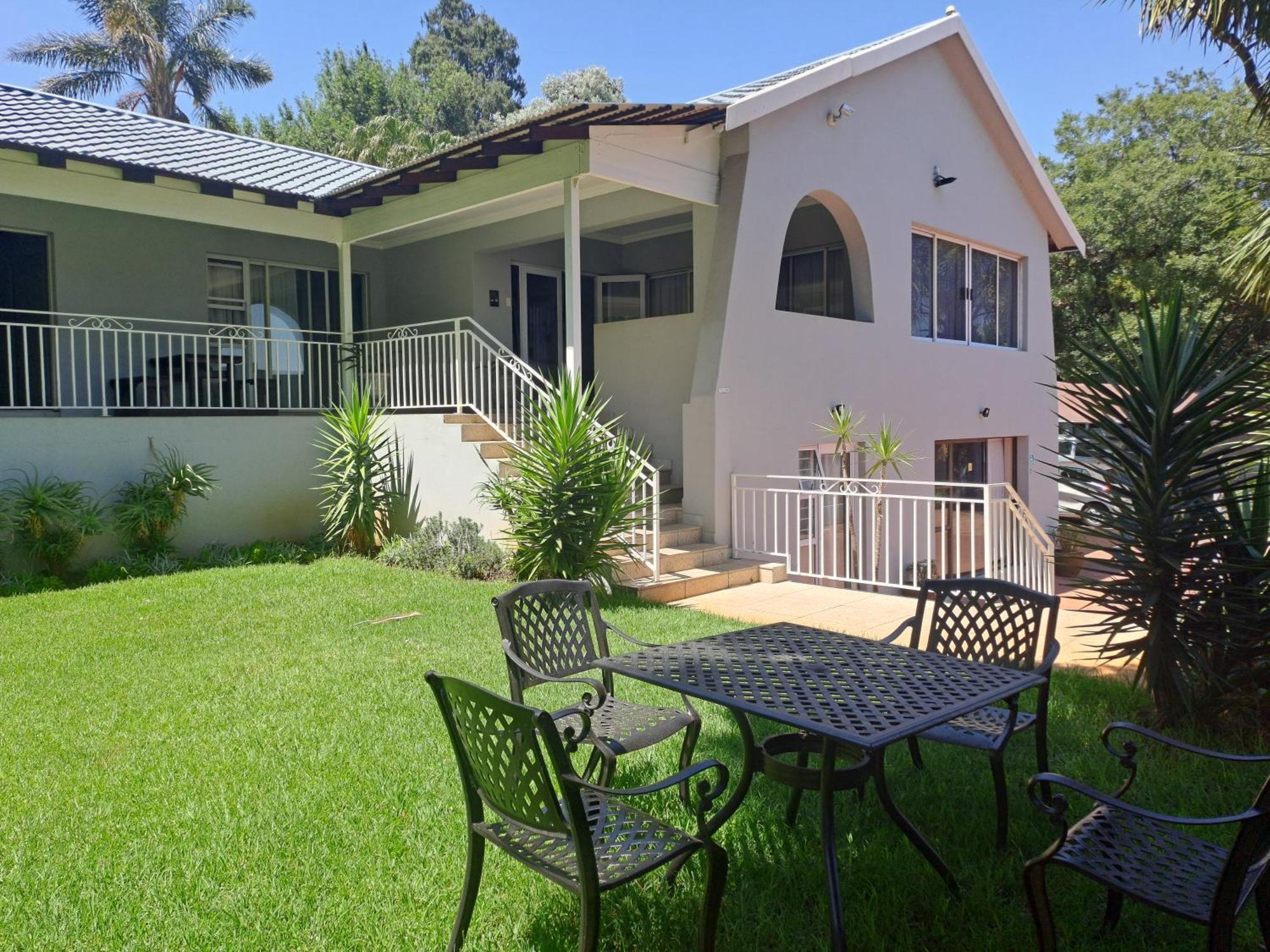 8 On Acacia Guesthouse Bedfordview Dış mekan fotoğraf