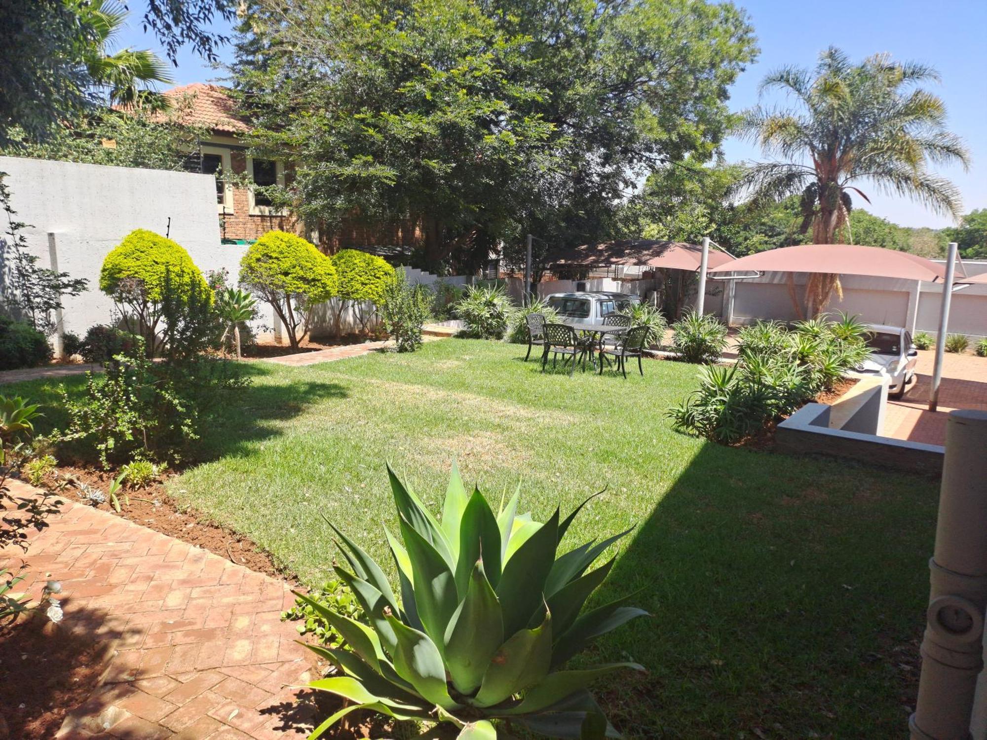 8 On Acacia Guesthouse Bedfordview Dış mekan fotoğraf