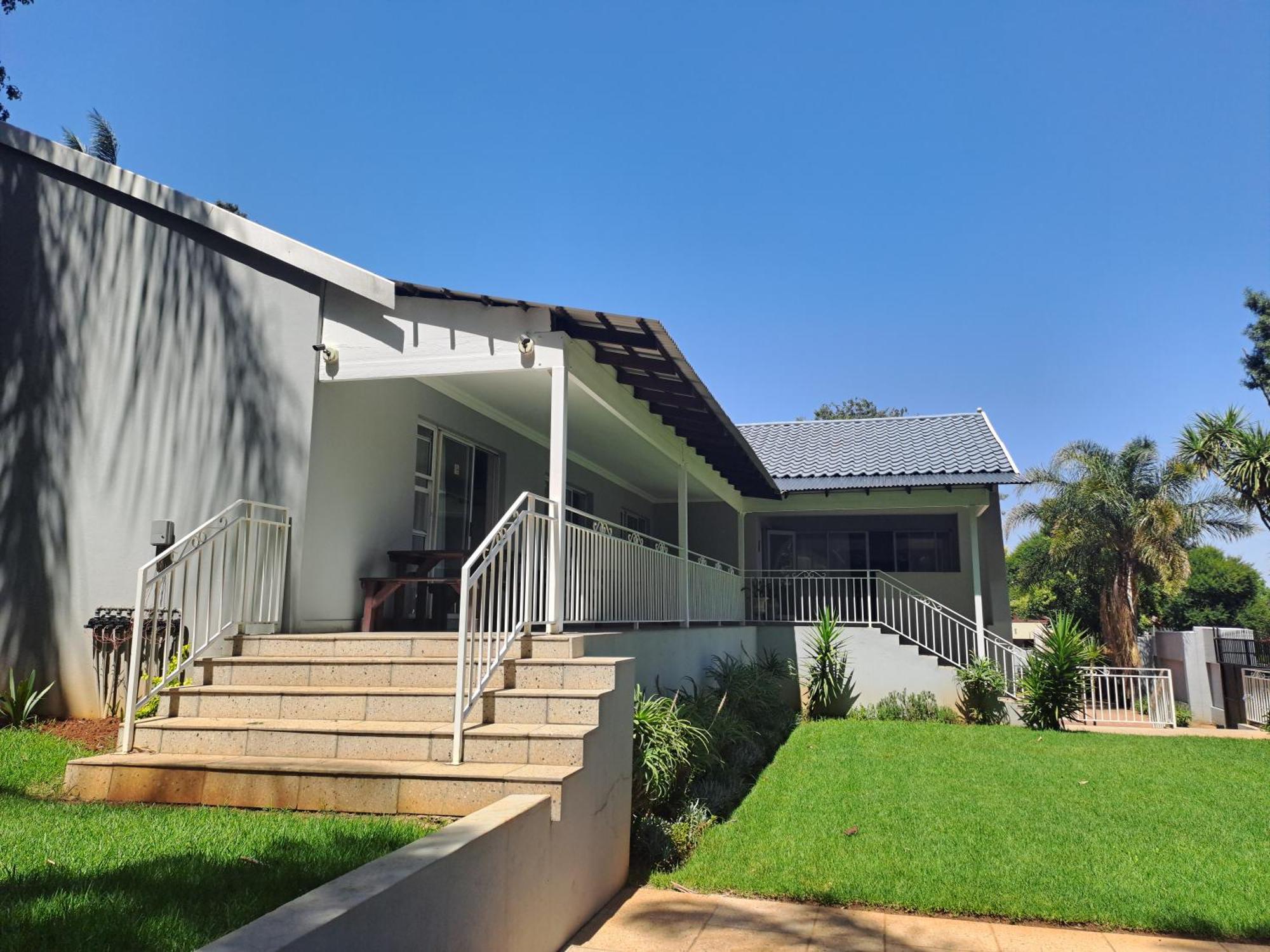 8 On Acacia Guesthouse Bedfordview Dış mekan fotoğraf