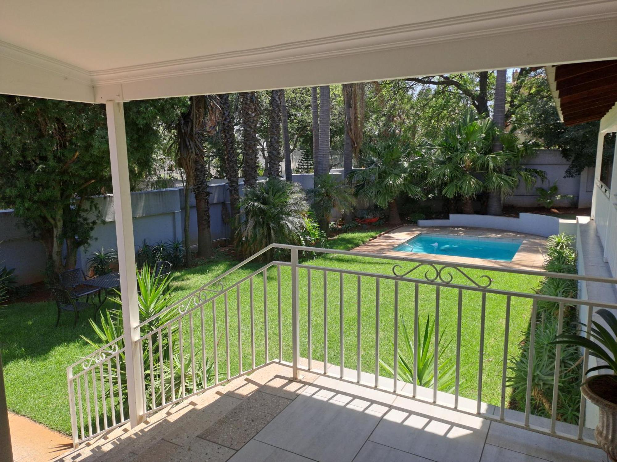 8 On Acacia Guesthouse Bedfordview Dış mekan fotoğraf