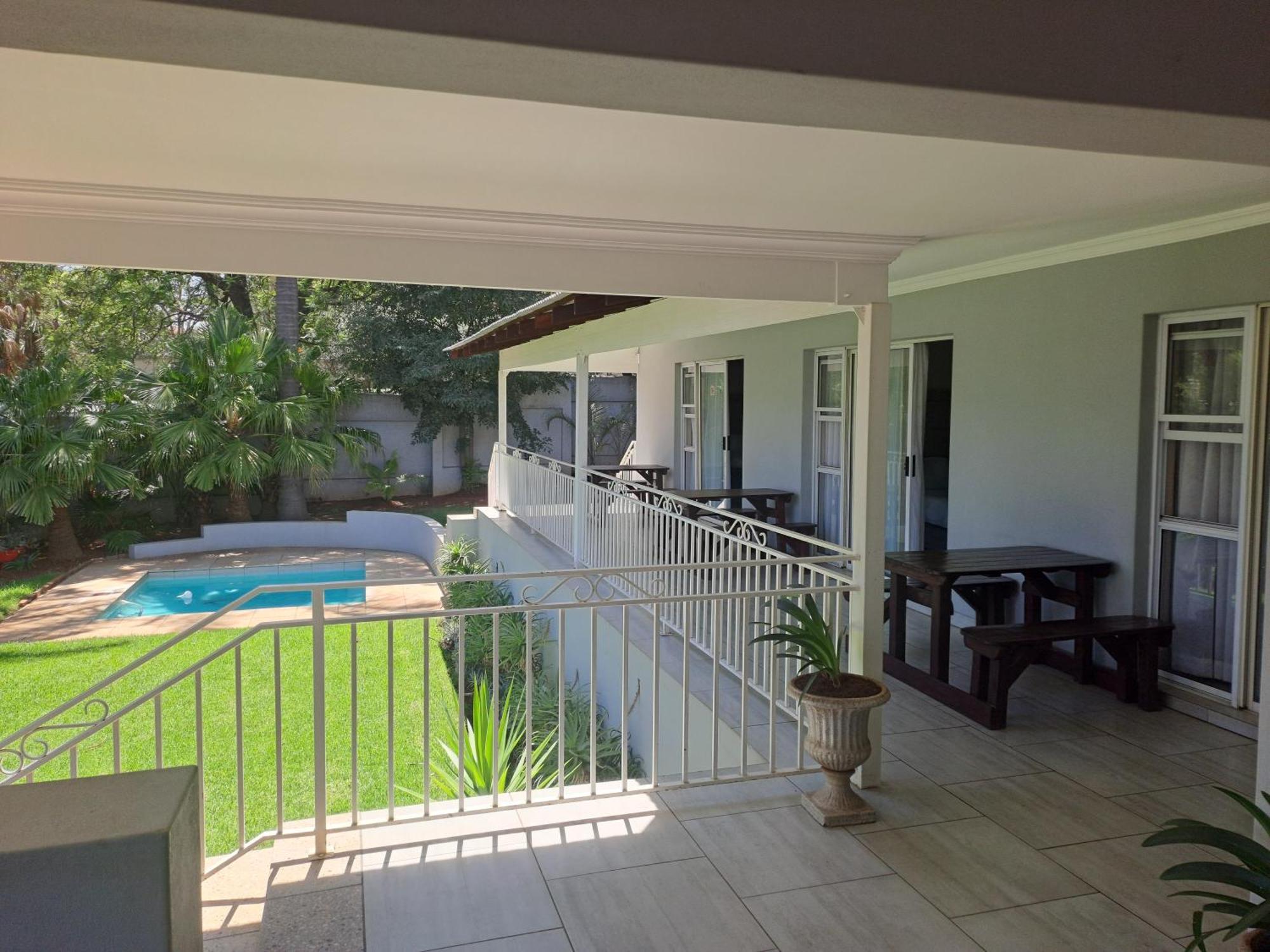 8 On Acacia Guesthouse Bedfordview Dış mekan fotoğraf