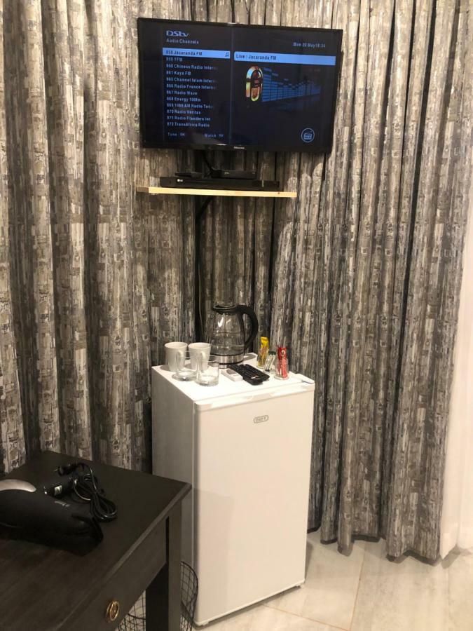 8 On Acacia Guesthouse Bedfordview Dış mekan fotoğraf