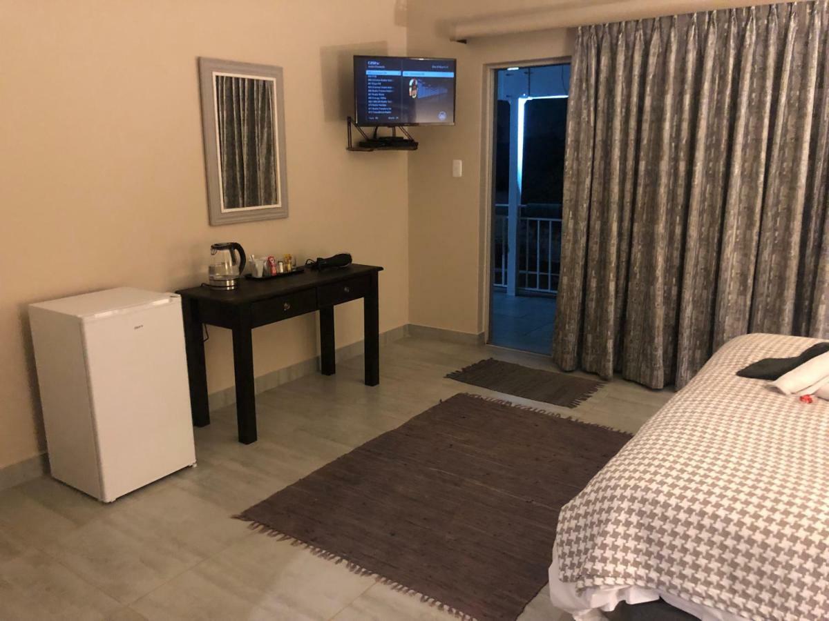 8 On Acacia Guesthouse Bedfordview Dış mekan fotoğraf