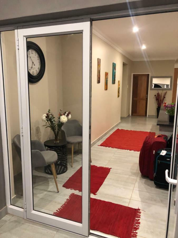 8 On Acacia Guesthouse Bedfordview Dış mekan fotoğraf
