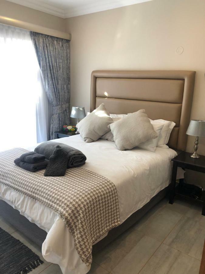 8 On Acacia Guesthouse Bedfordview Dış mekan fotoğraf