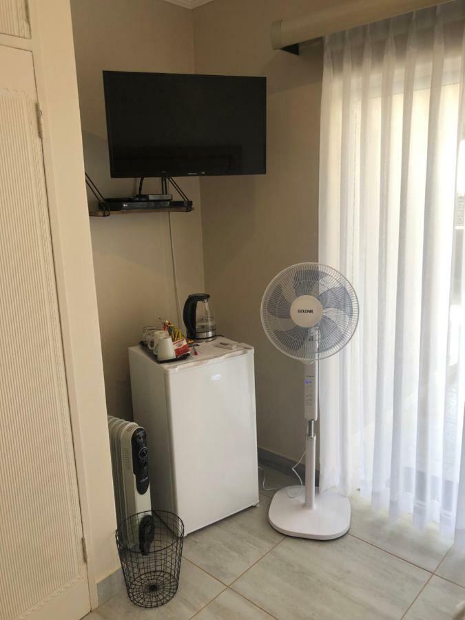 8 On Acacia Guesthouse Bedfordview Dış mekan fotoğraf