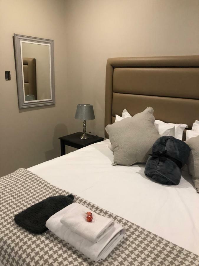 8 On Acacia Guesthouse Bedfordview Dış mekan fotoğraf