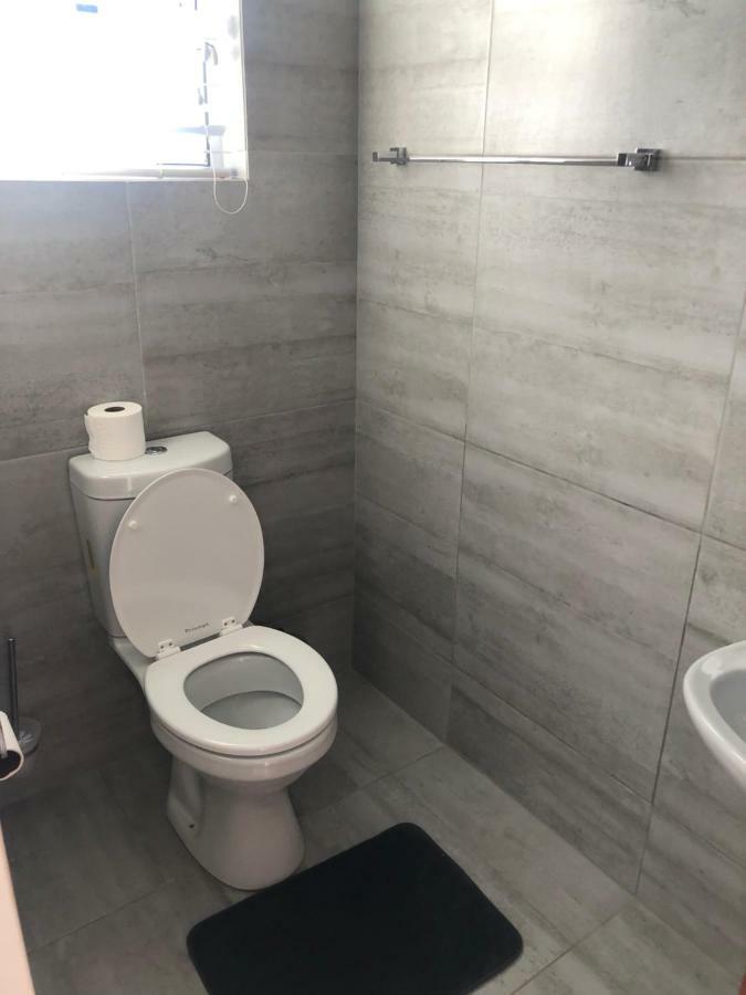 8 On Acacia Guesthouse Bedfordview Dış mekan fotoğraf