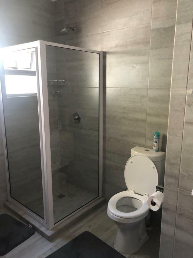 8 On Acacia Guesthouse Bedfordview Dış mekan fotoğraf