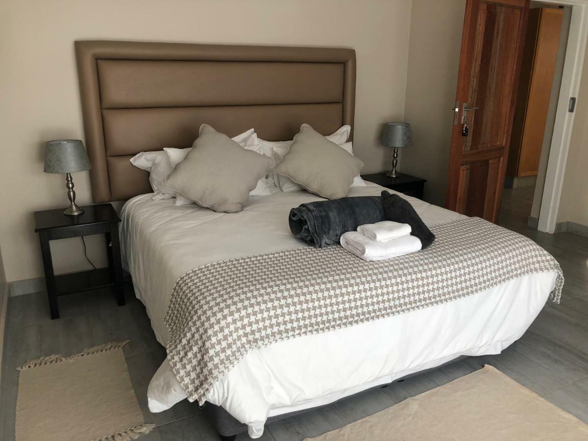 8 On Acacia Guesthouse Bedfordview Dış mekan fotoğraf
