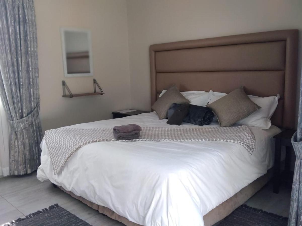 8 On Acacia Guesthouse Bedfordview Dış mekan fotoğraf