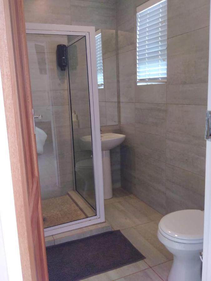 8 On Acacia Guesthouse Bedfordview Dış mekan fotoğraf