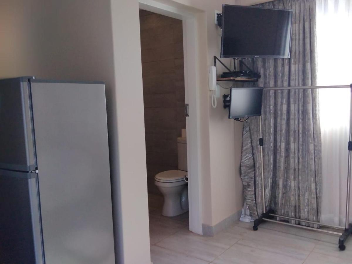 8 On Acacia Guesthouse Bedfordview Dış mekan fotoğraf